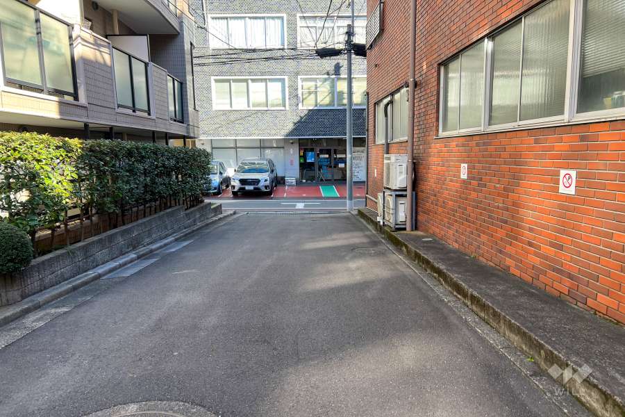 敷地北西側の前面道路　