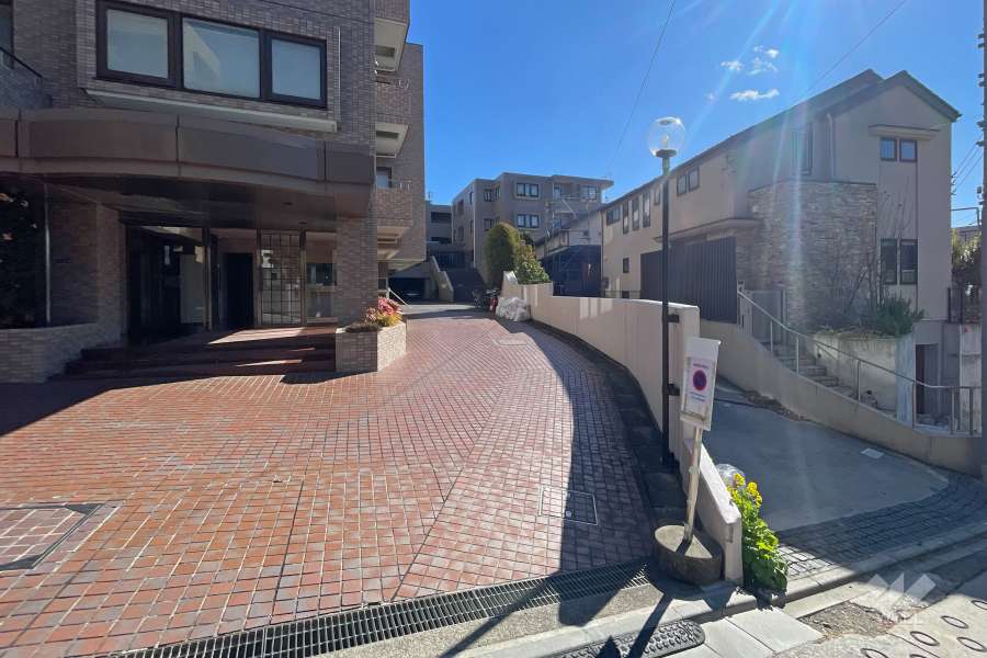 駐車場の出入り口　