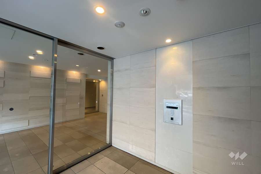 エントランスはオートロック付きです。