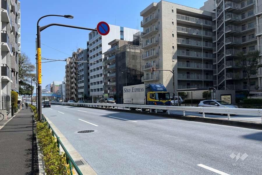 敷地北側の前面道路