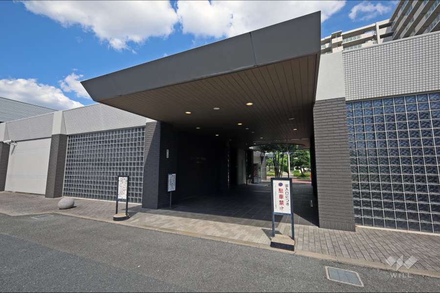 敷地西側は『天津児童遊園地（公園）』に隣接しています。