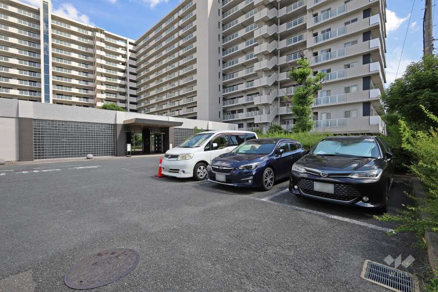 エントランスはオートロック付きです。