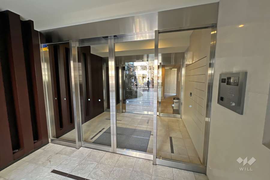 エントランスはオートロック付きです。