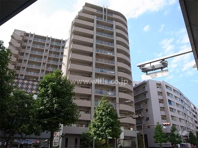 ローレルコート伊丹の外観（東側から）