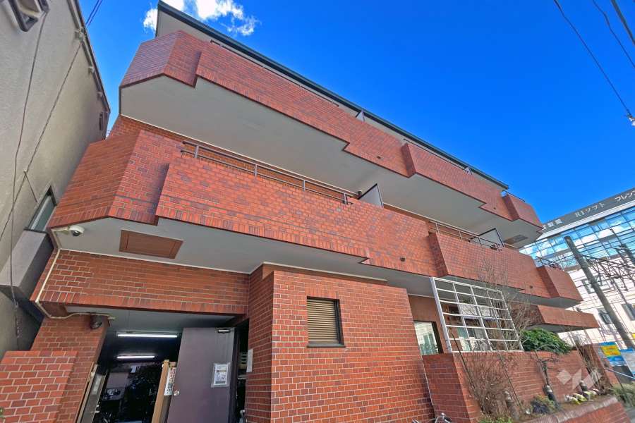 ジョリーメゾンヌベル下落合の外観（南東側から）