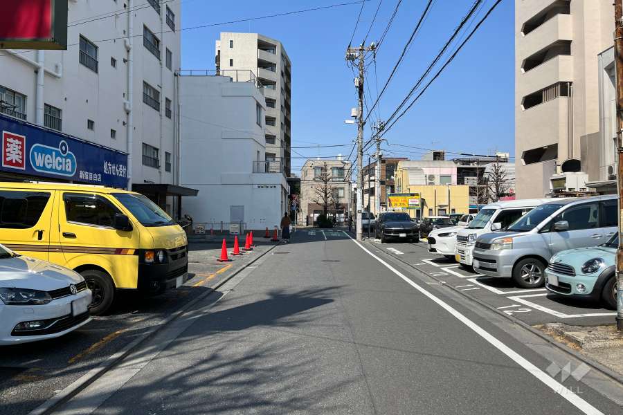 敷地の東側前面道路（南側から）