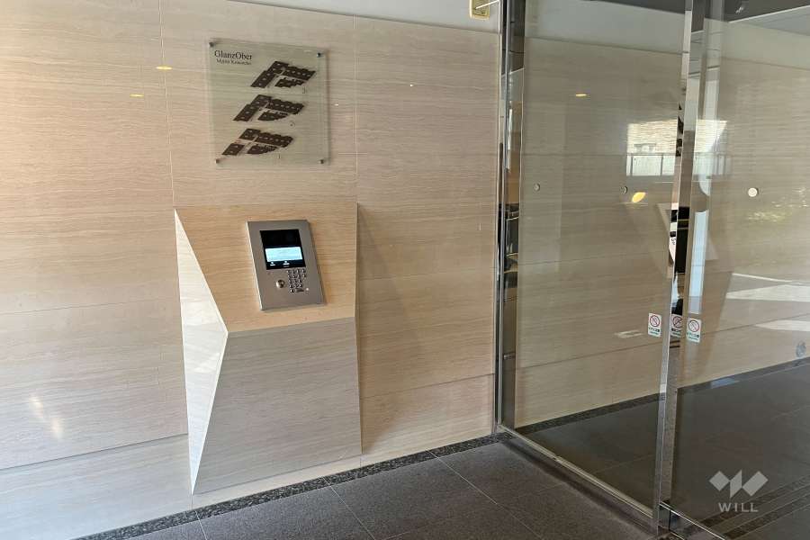 エントランスはオートロック付きです。