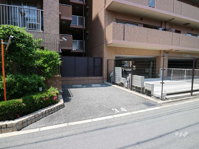 敷地内駐車場（屋外平面式）