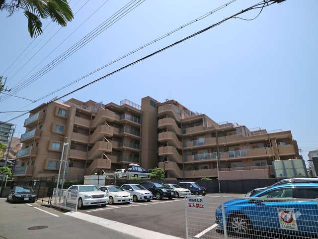 ライオンズマンション新伊丹の外観（北西側から）