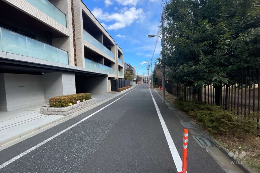 敷地南側の前面道路