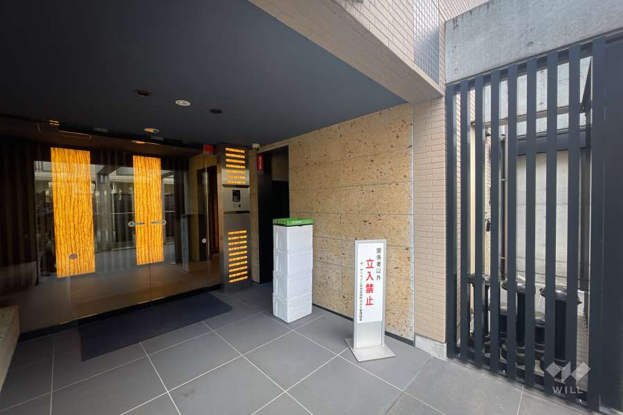 エントランスはオートロック付きです。