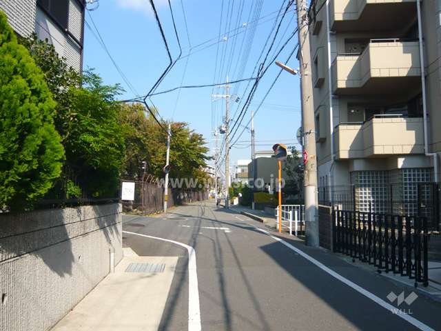 敷地北側。緑豊かな住宅地です