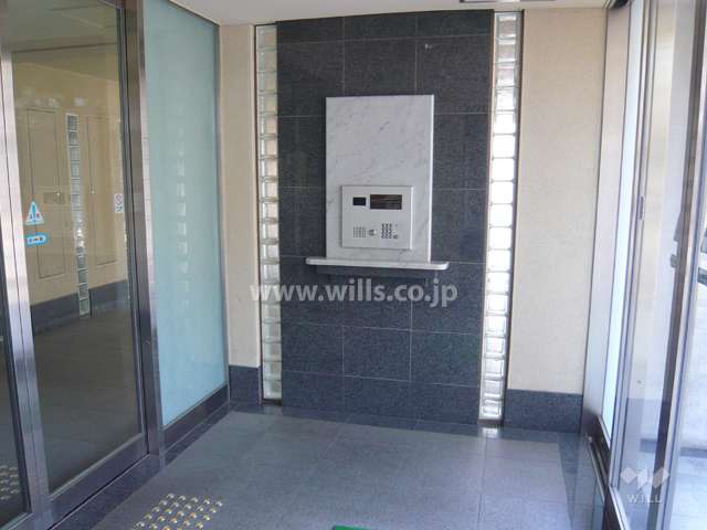 エントランスホール。オートロック付きです