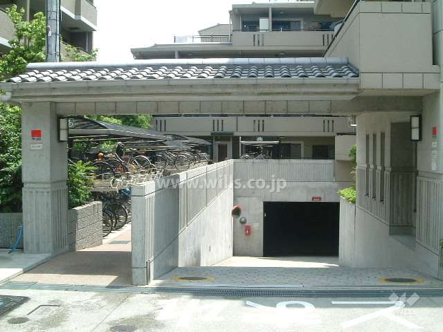 駐車場・駐輪場出入り口