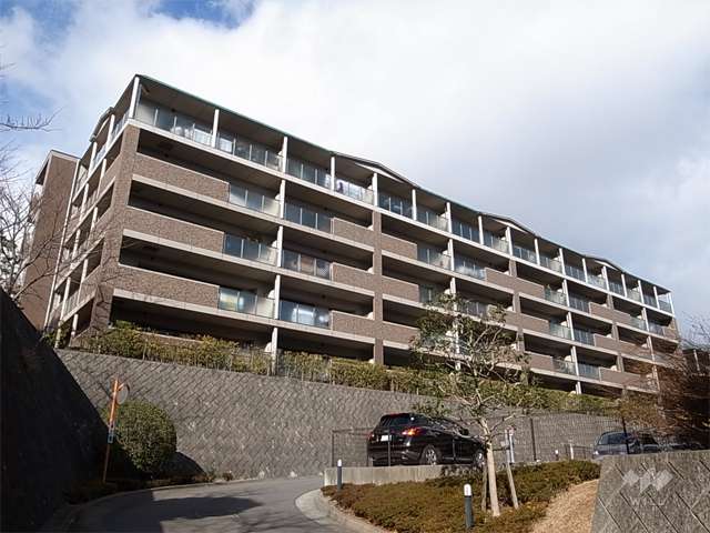 リーフアベニュー宝塚売布（ウエストリーフ棟）の外観（南側から）