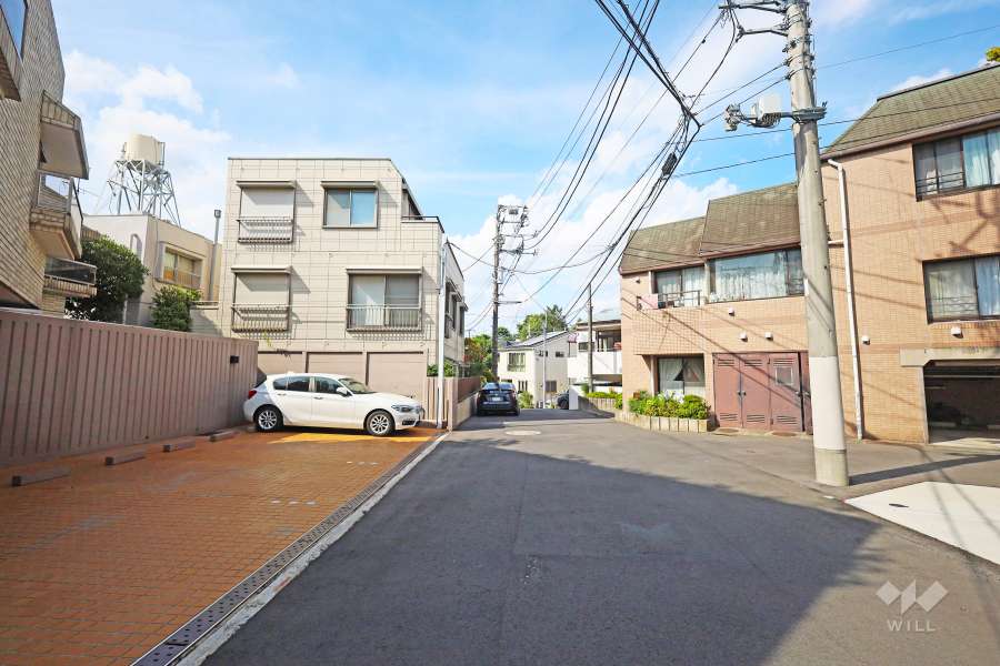 敷地北東側の前面道路
