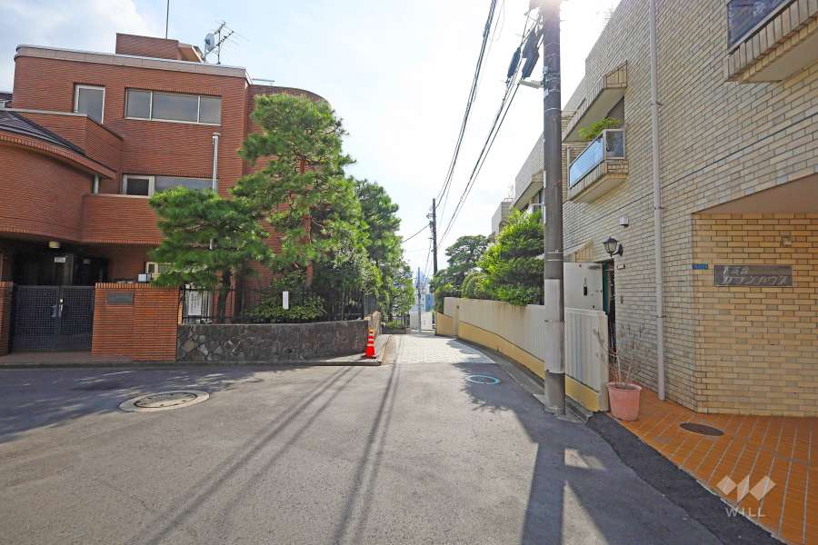 敷地南東側の前面道路
