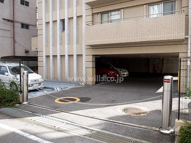 敷地内駐車場（ロボットゲート付き）