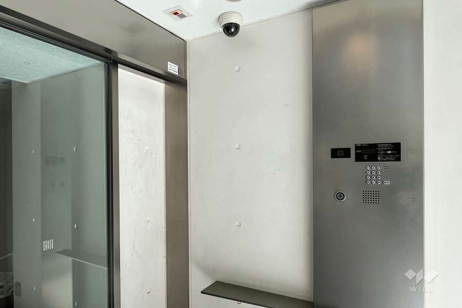 エントランスはオートロック付きです。