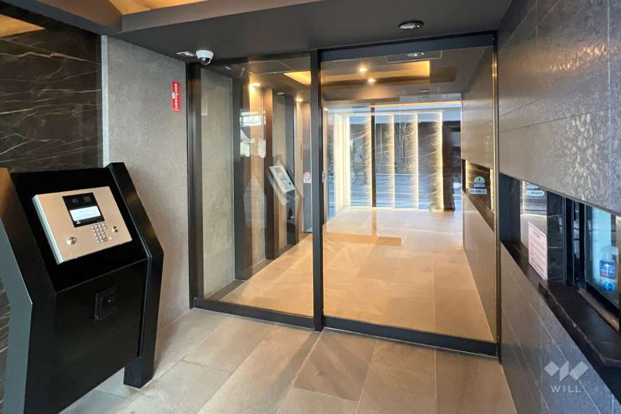 エントランスはオートロック付きです。