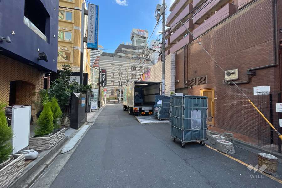 敷地北側の前面道路　