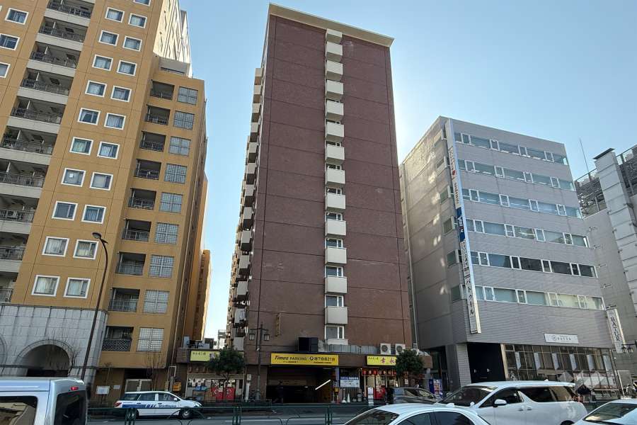 ノア新宿1号館の外観（北東側から）