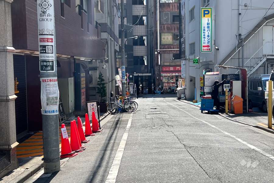 敷地西側の前面道路　