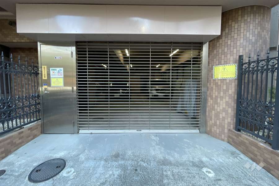 駐車場の出入り口（リングシャッター付き）