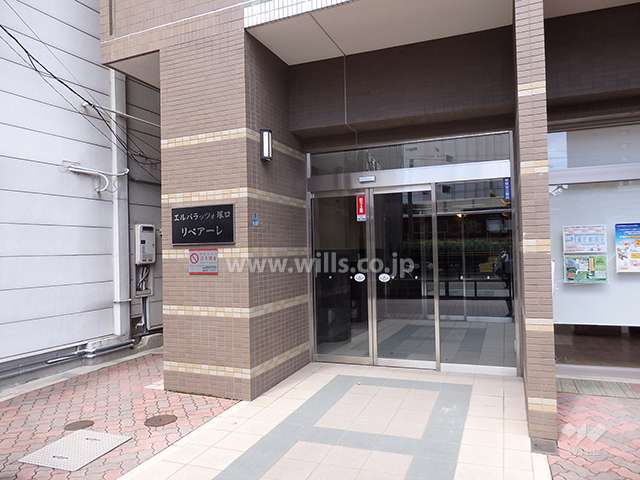 エントランスはオートロック付きです。