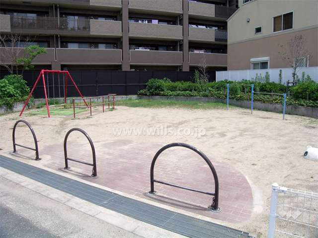 敷地に隣接して公園があります。