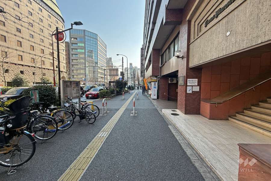 敷地東側の前面道路（明治通り）