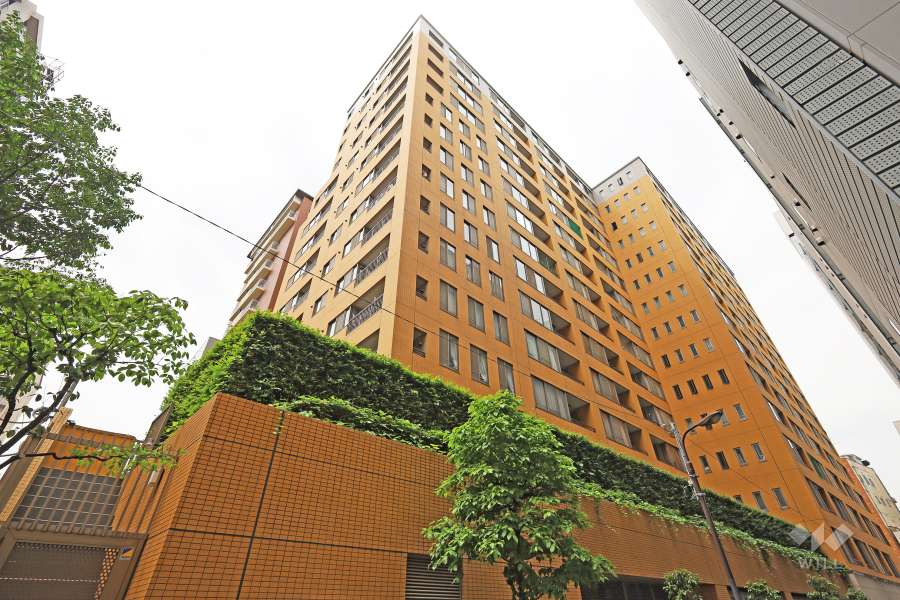 東新宿レジデンシャルタワーの外観（南東側から）