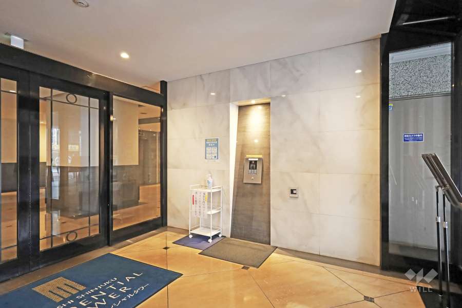 エントランスはオートロック付きです。