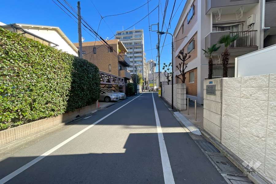 敷地北側の前面道路