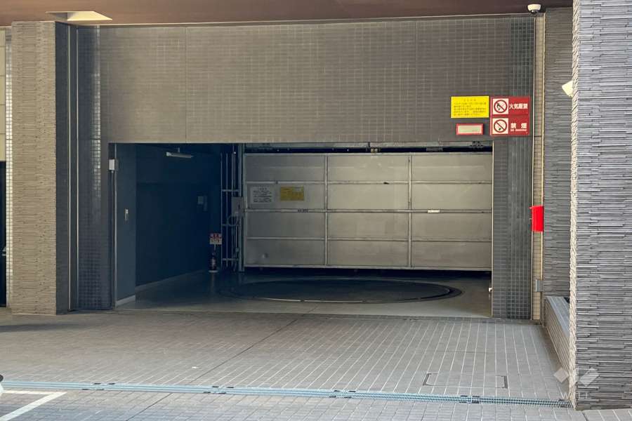 敷地内駐車場（屋内機械式）