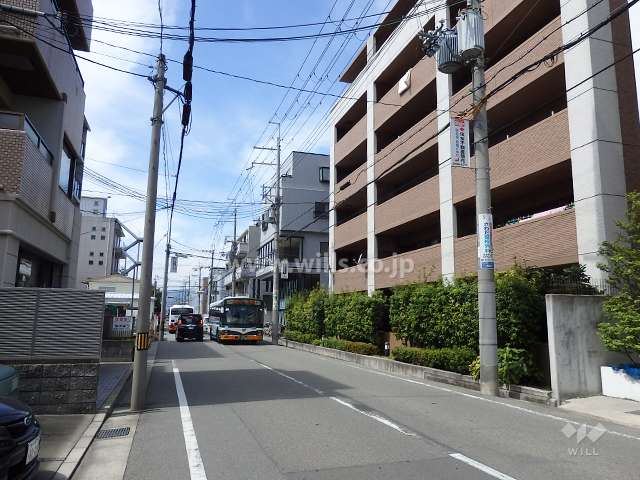 敷地南側の前面道路
