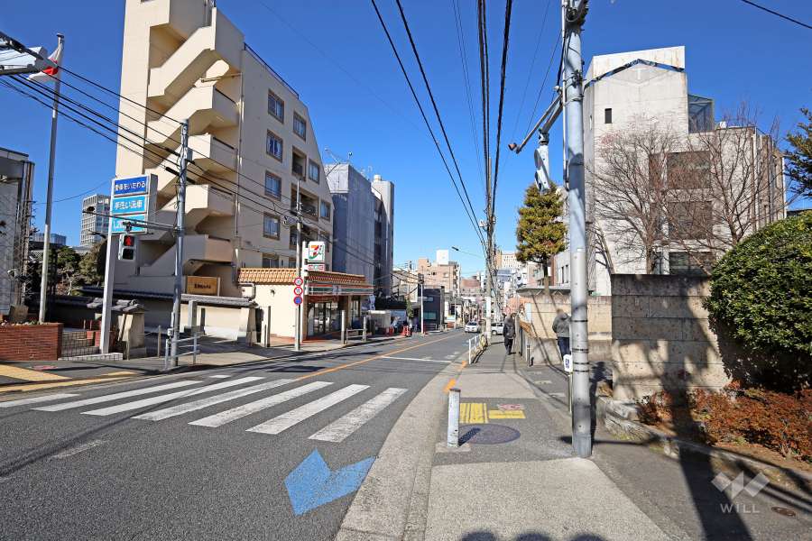 敷地南側の前面道路