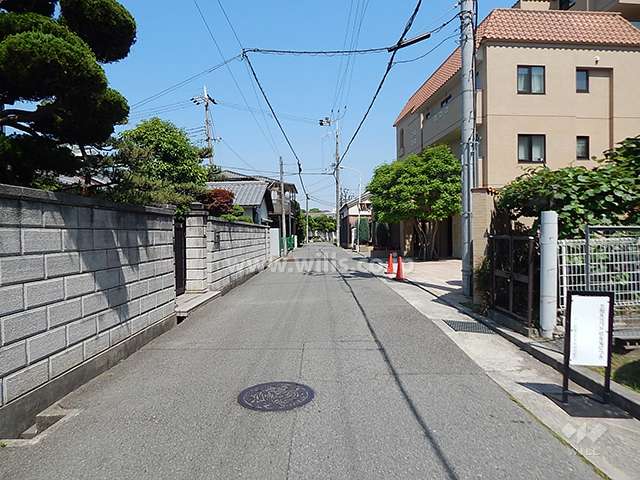 敷地北側の前面道路