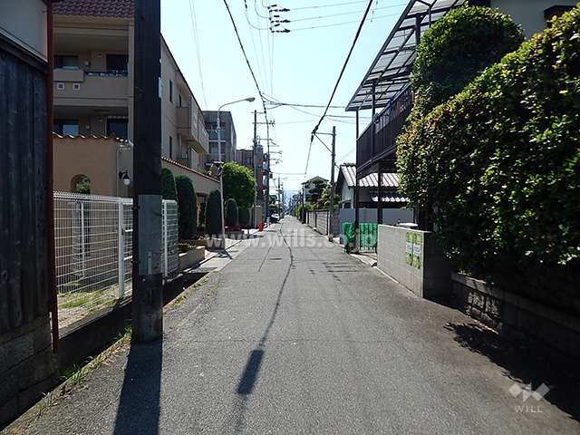 敷地北側の前面道路