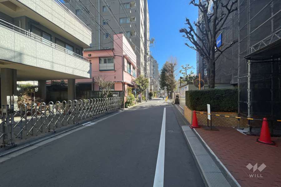 敷地北側の前面道路