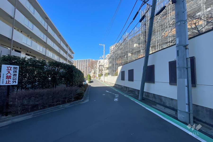 敷地南西側の前面道路