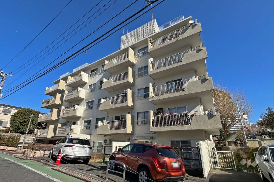 マンション牛込の外観（南側から）