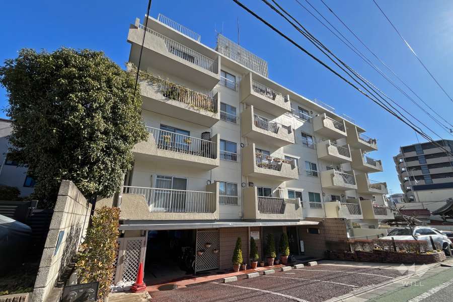 マンション牛込の外観（南西側から）