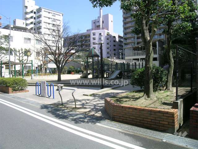 敷地の北側は『梅園公園』に隣接しています。