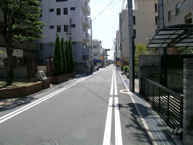 周辺は区画の整った住宅地