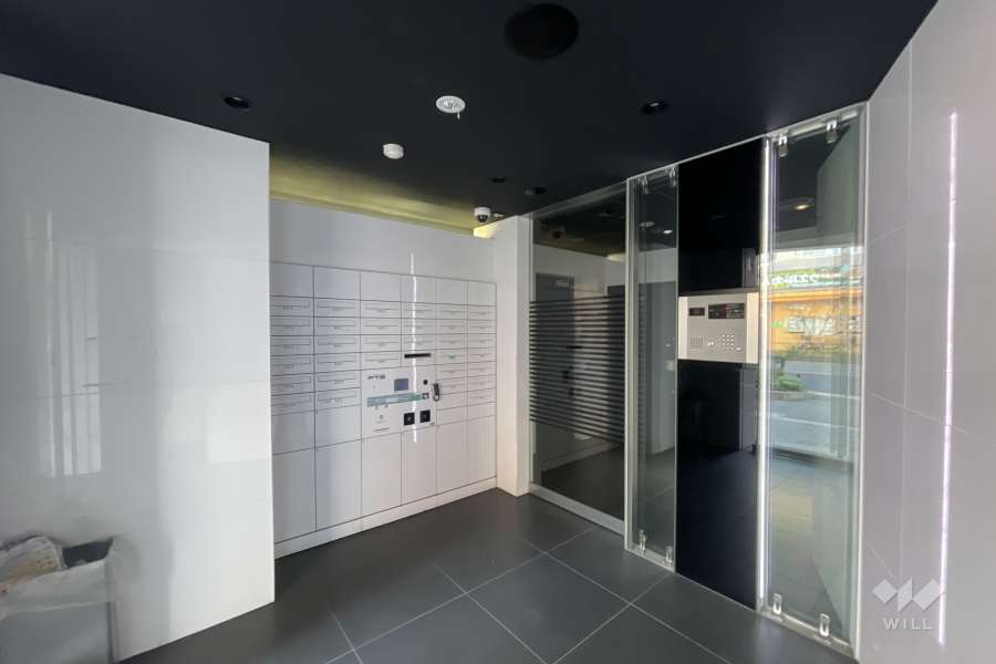 エントランスはオートロック付きです。