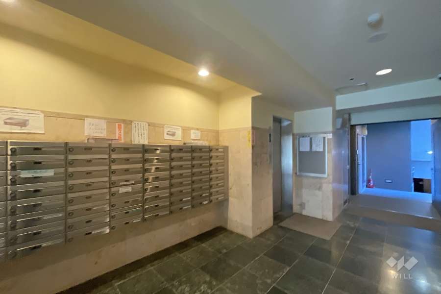 エントランスはオートロック付きです。