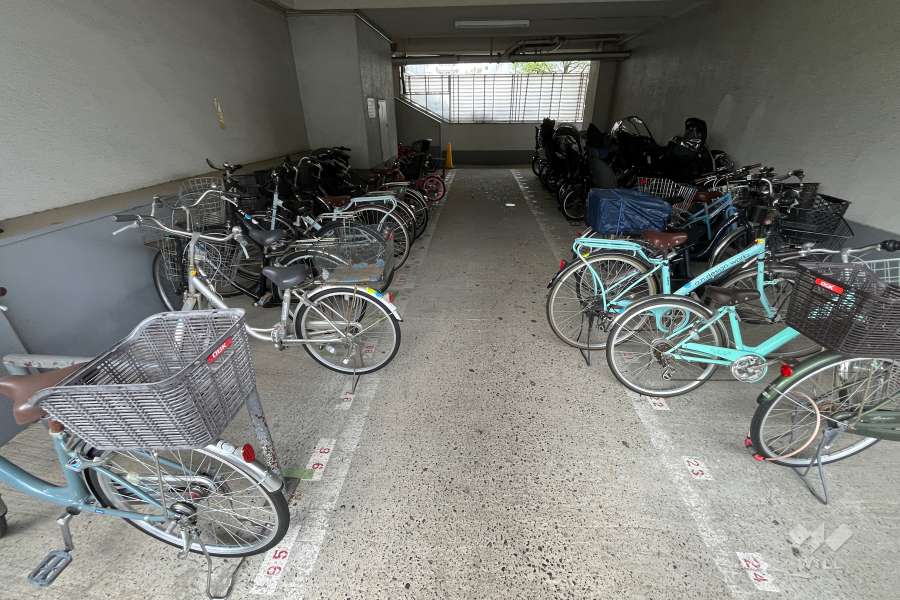 屋内に設けられた駐輪場