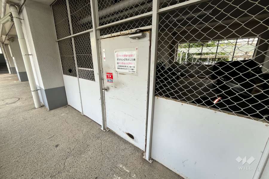 バイク置場の出入り口