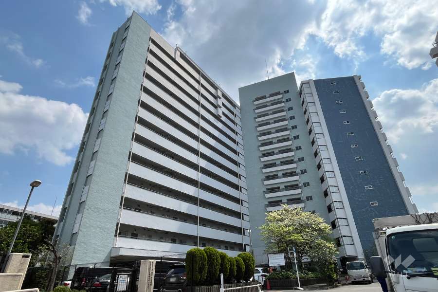 戸山ハイツ27号棟の外観（北西側から）